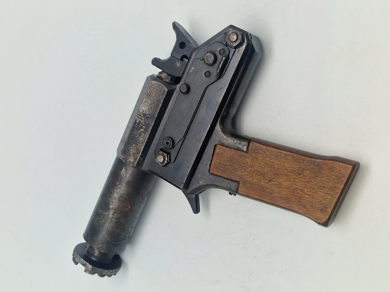 Original Accles & Shelvoke "CASH" Captive Bolt Pistol - bruger løse kaliber 22 patroner som skyder en bolt frem - bliver også kaldt “Cattle killer”