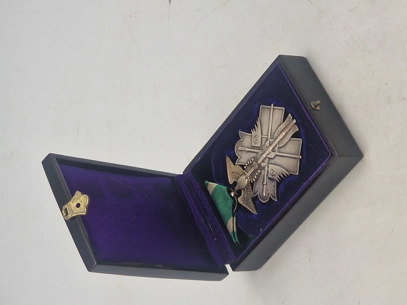 Original WW2 Japanese soldier Order Of Golden Kite 7th Class Medal with Box