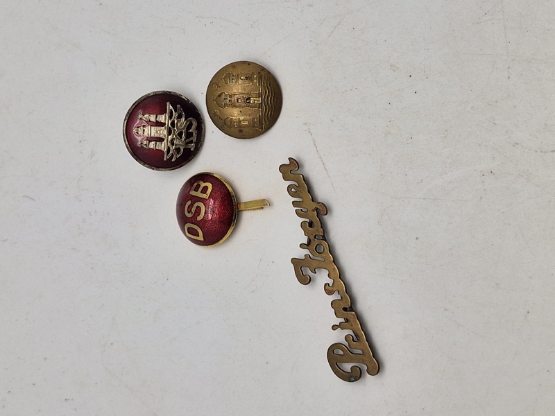 Diverse pins og knapper