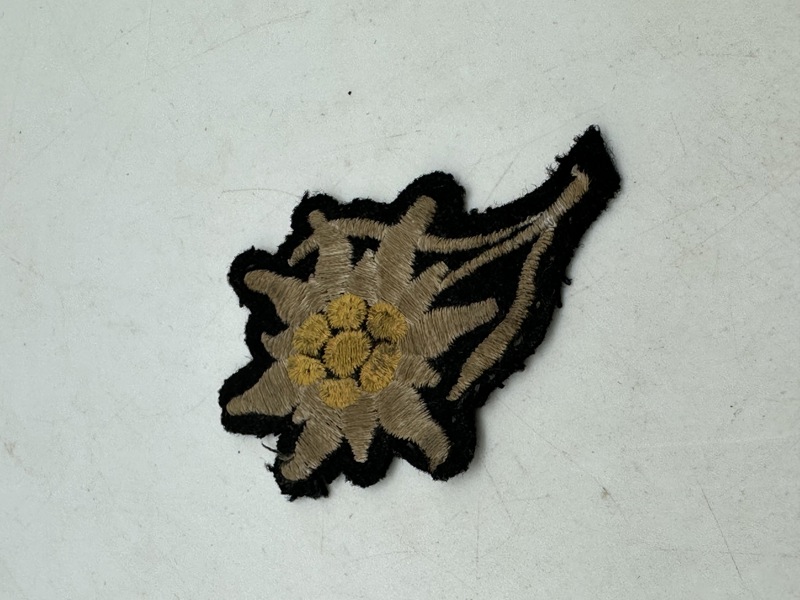 Original SS-Gebirgstruppen Edelweiss Cap Insignia