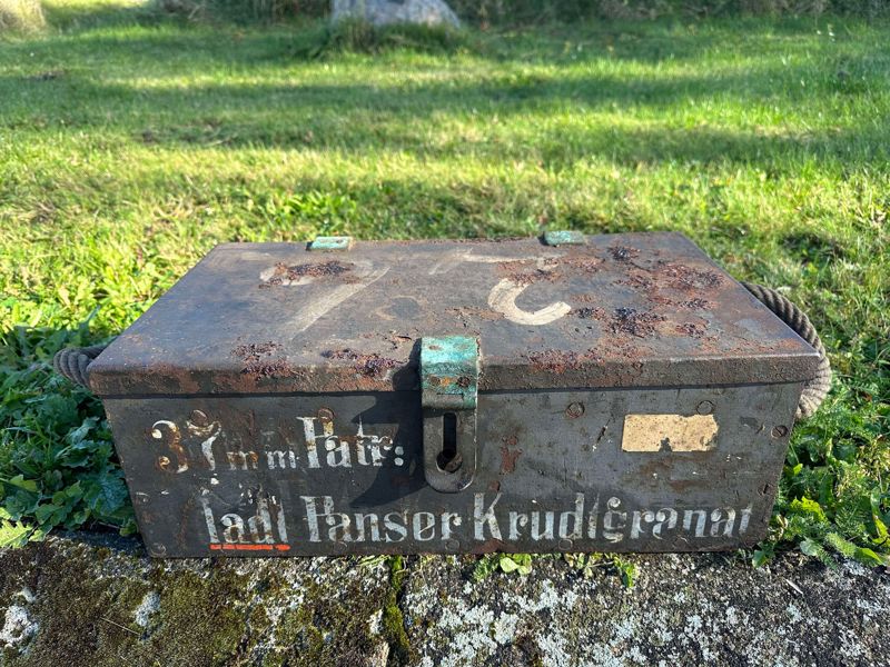 Dansk metal ammo kasse 37 mm. (  Hotchkiss )  ladt Panser krudtgranat fra 1915, ekstremt sjælden 