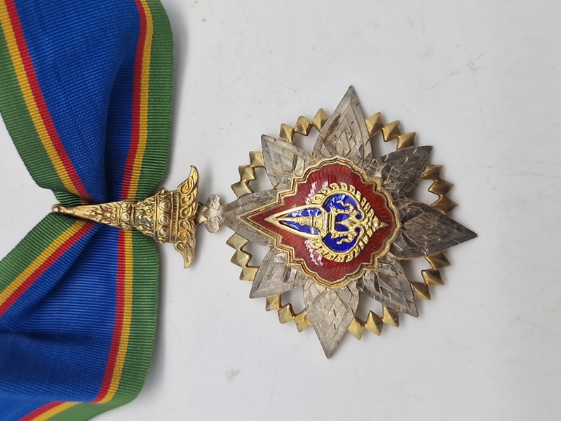 Thailand: The Most Noble Order of the Crown of Thailand, 2nd / 3rd Class, Knight Commander / Commander's Grade, neck badge, silver, silver-gilt and enamel.