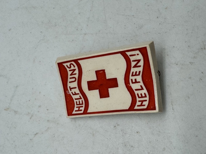 Originalt Tysk WW2 røde kors badge 