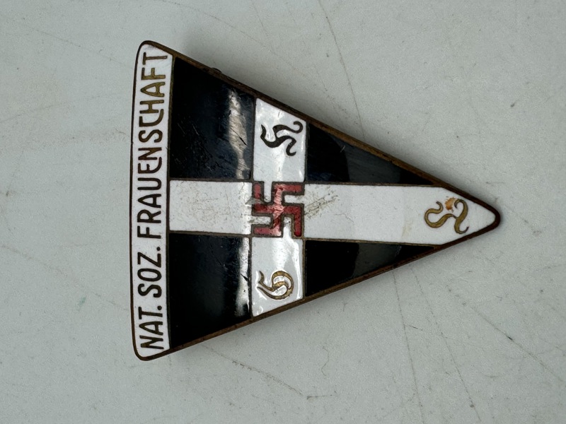 Originalt N S Frauenschaft (National Socialist Women's League) official membership badge