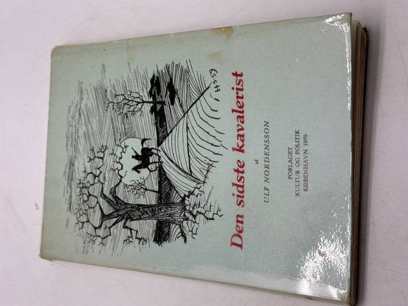 Original sjælden Den sidste Kavalerist
Af
"Ulf Nordensson"
Vi følger Balbo under 2 WK hvor han gør tjeneste i Waffen SS hos Frikorps Danmark fra 1959