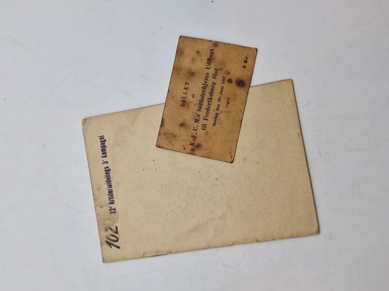 Original sangbog med bl.a. befrielses sange, samt billet til bal på KFUM 
