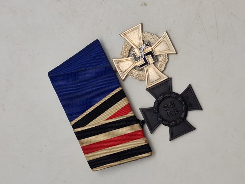 Sjælden original spange med Ehrenkreuz für Hinterbliebene samt Für Treue Dienst (25 jare) Givet til en kvinde