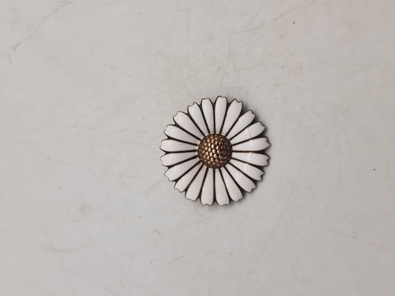 Original Georg Jensen marguerit broche, emalje og sterlingsølv 