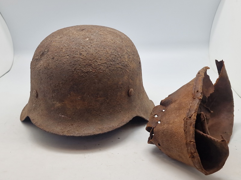 Original jordfunden M/42 hjelm 