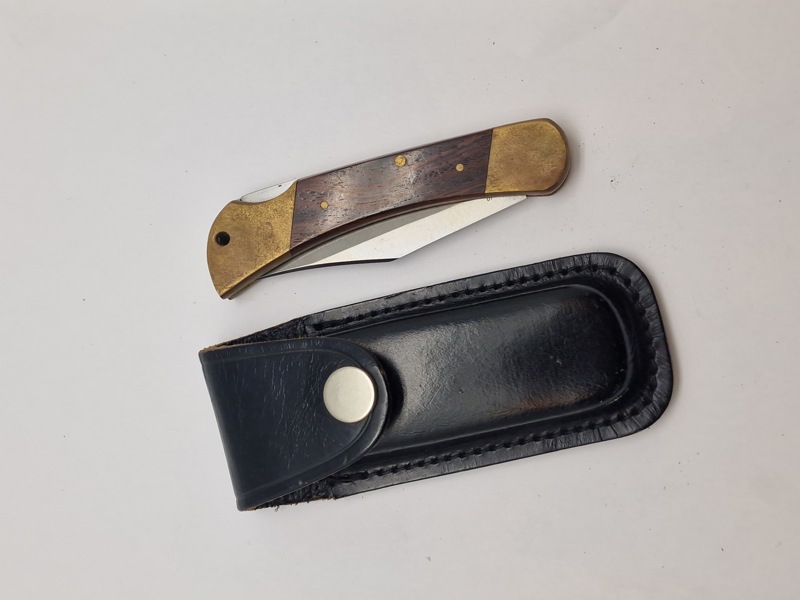 Veludført foldekniv med etui