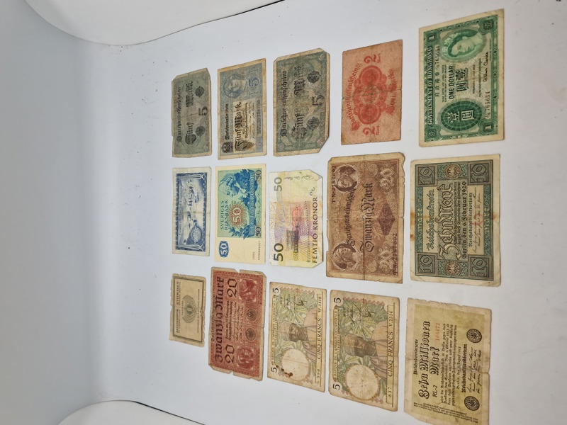 Samling diverse pengesedler