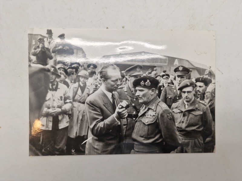 Originalt foto af Bernard Law Montgomery og Gunnar Nu Hansen Maj 1945