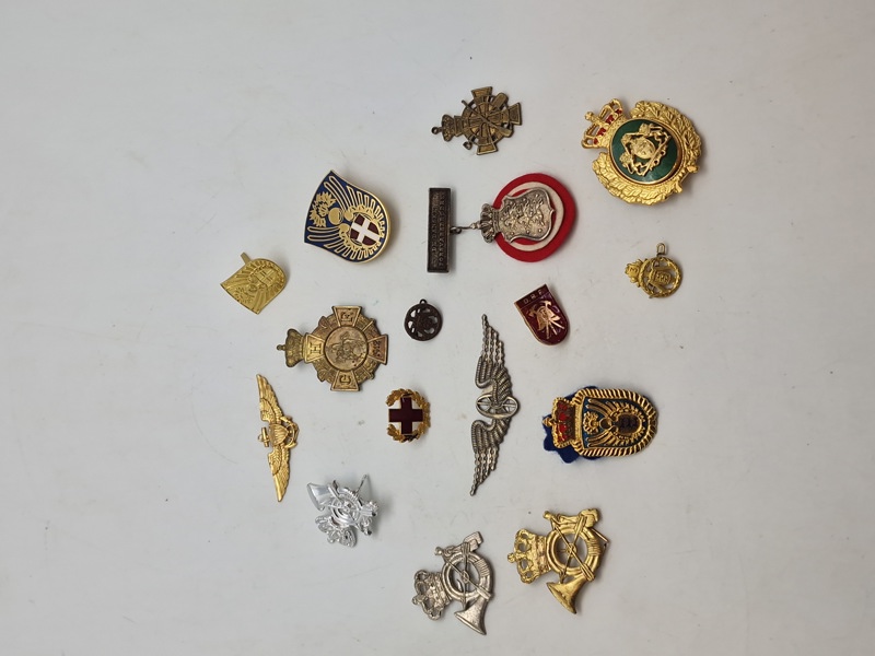 Samling diverse pins og nåle