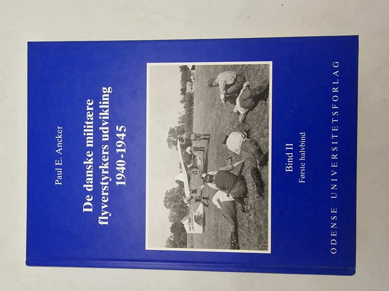 De danske militære flyvestyrkers udvikling 1940-1945 Bind II