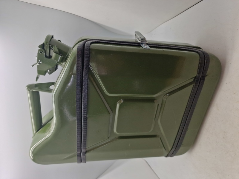 Jerrycan lavet som barskab