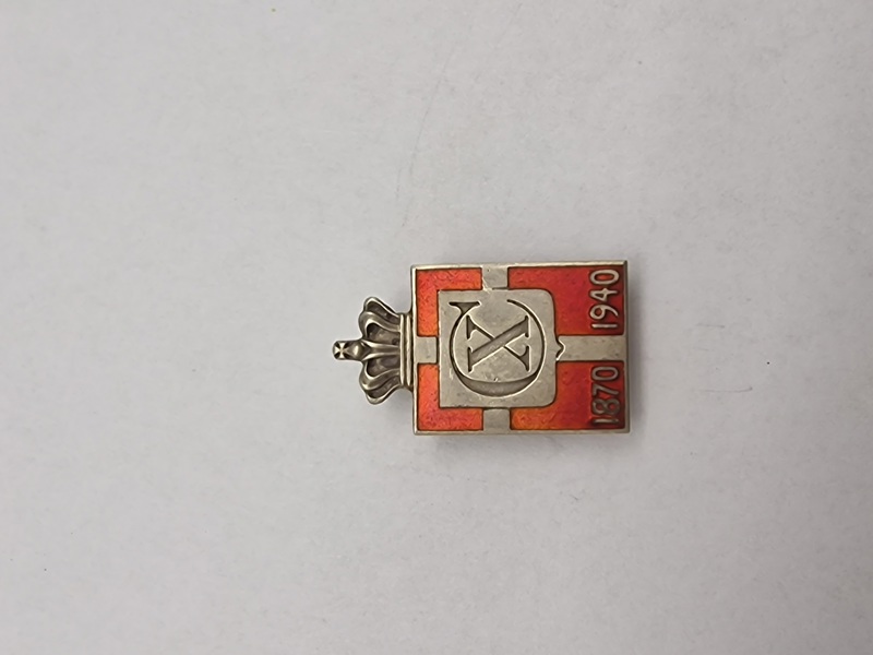Originalt Georg Jensen kongemærke - Sterlingsølv og emalje