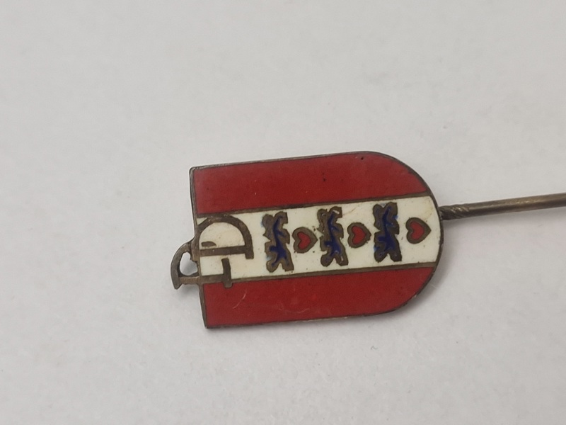Original Dansk WW2 National pin. Heimburger