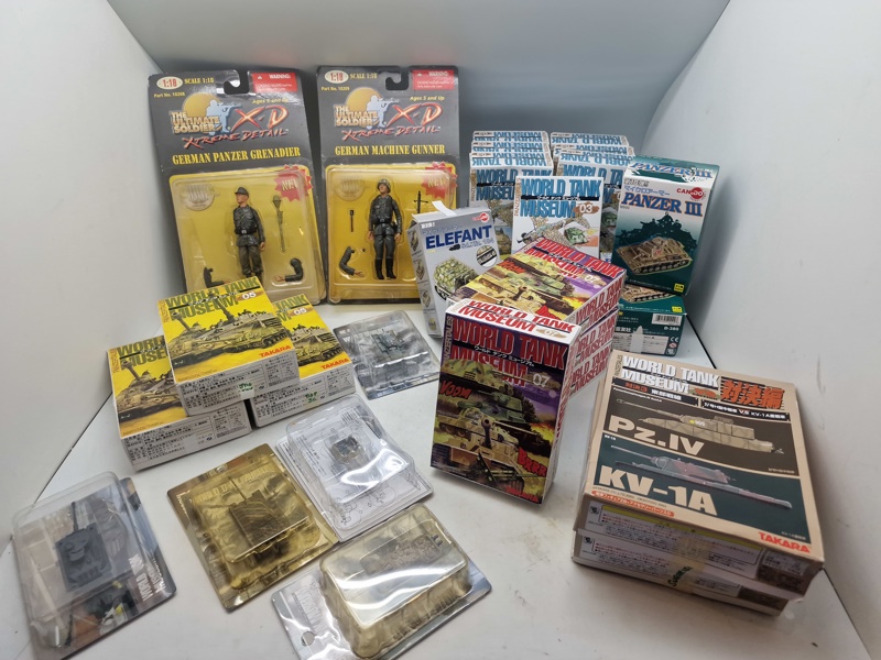 Samling tanks og figurer