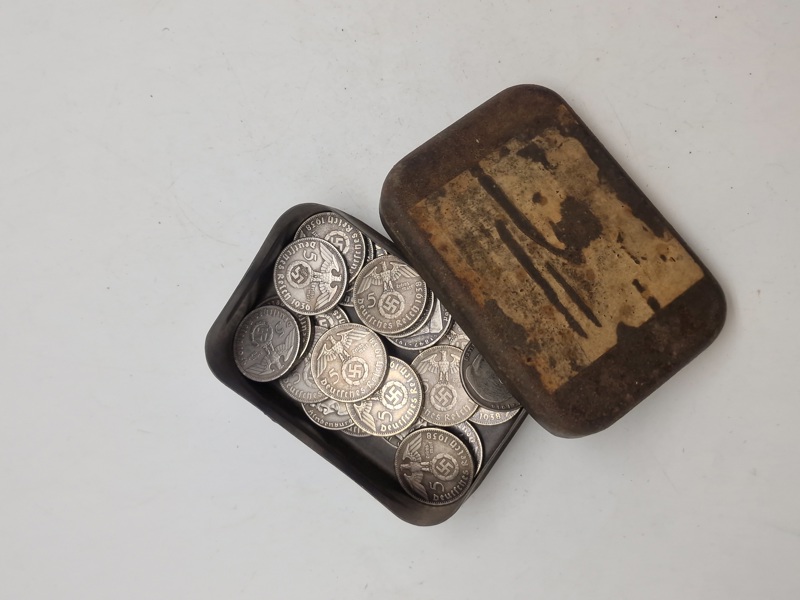 Samling 5 Reichmark i blikæske - en rigtig Nazi skat_20364a_8dda74df6b45468_lg.jpeg