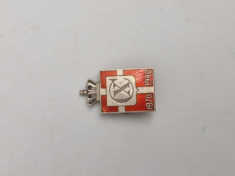 Originalt Georg Jensen kongemærke - sterlingsølv og emalje