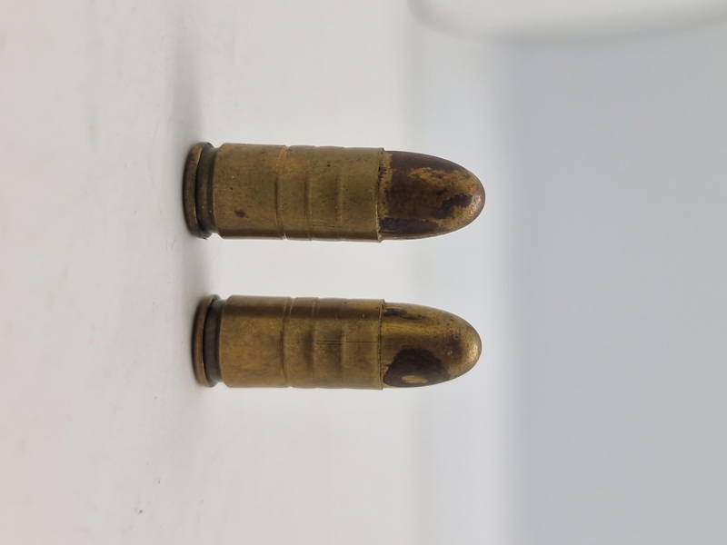 Originale danske 9 mm klikpatroner (bemærk den ene er PJJ stemplet, som betyder at den er produceret i dk under tysk kommando under ww2)