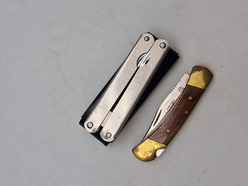 Kniv og multitool