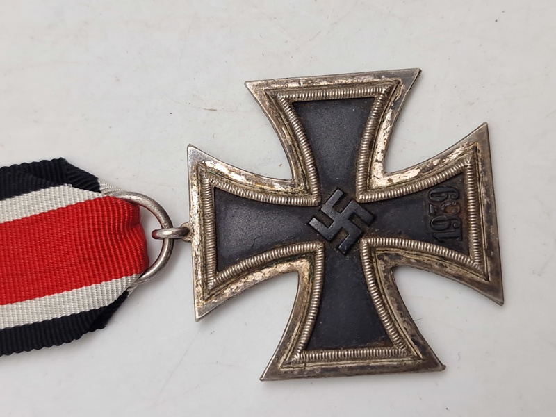 Originalt Tysk Jernkors med fremstiller