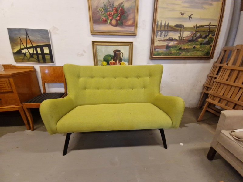 Modernet sofa SKAL HENTES I VORDINGBORG