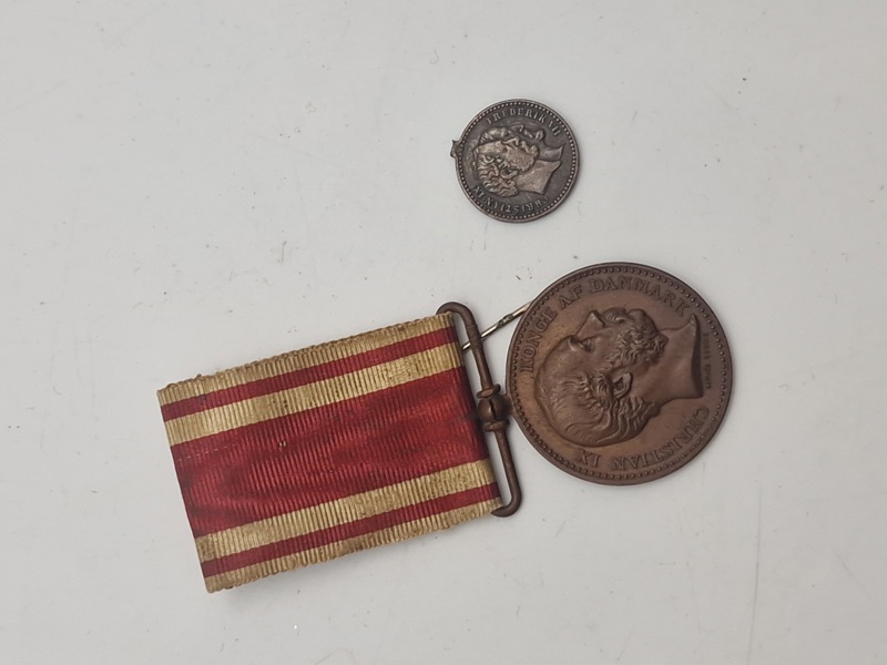 Original 1864 medalje, samt miniature dobbelt medalje