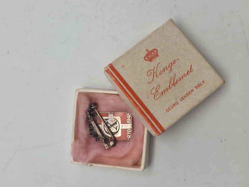 Originalt Georg Jensen kongemærke med æske (Dame)