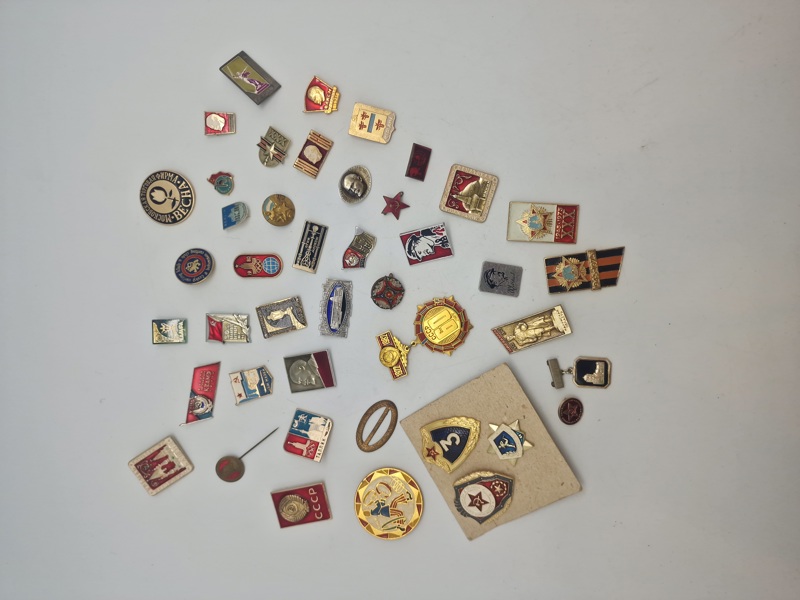 Samling diverse pins