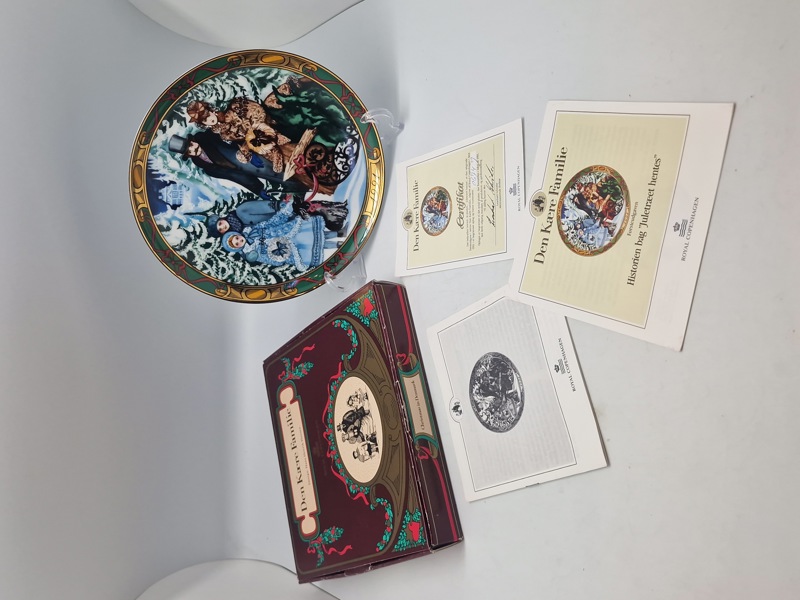 Original Royal Copenhagen samleplatte fra serien "Den Kære Familie".