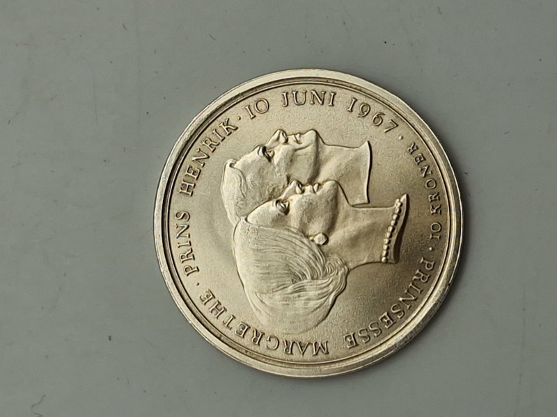 dansk 10-kroner erindringsmønt fra 1967, præget i anledning af brylluppet mellem Prinsesse Margrethe (nu Dronning Margrethe II) og Prins Henrik