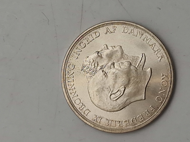 dansk 5-kroners erindringsmønt fra 1960, udgivet i anledning af Kong Frederik IX's og Dronning Ingrids sølvbryllup. 