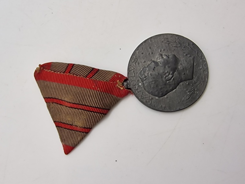 Original Verwundetenmedaille fra Østrig-Ungarn, etableret i 1917 af kejser Karl I. 
