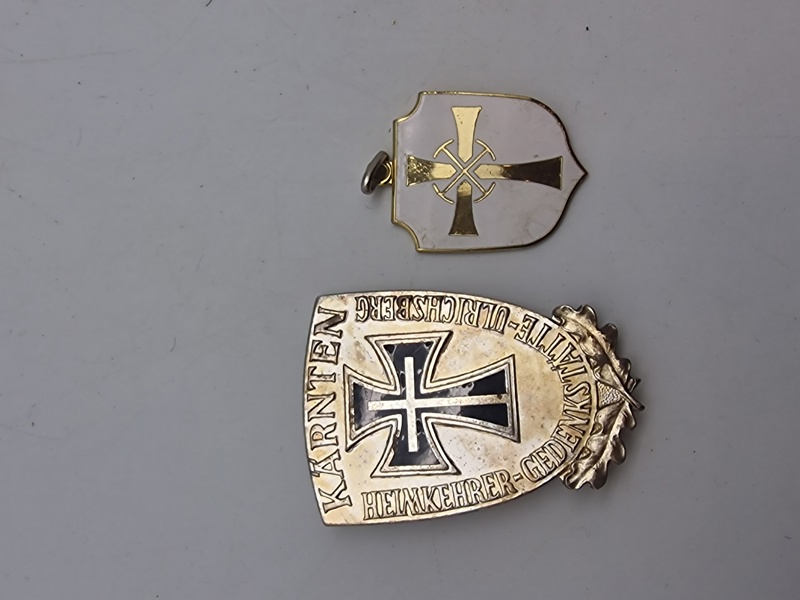 Originale badges fra W-SS veteranforeninger, bl.a. Sammenslutningen af 2. juli 1978