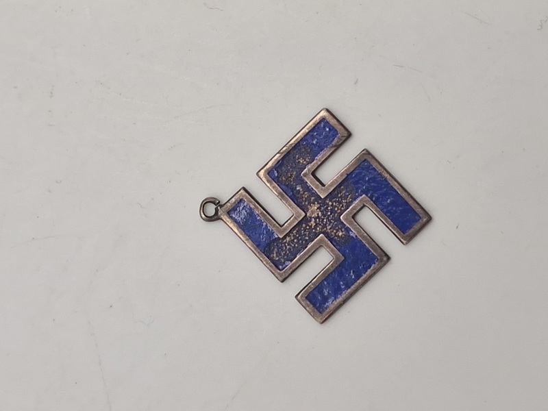 Engelsk Hagekors af Sterlingsølv fra 1911