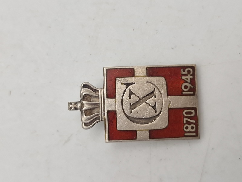Originalt Georg Jensen kongemærke (sterlingsølv & emalje) - 1945 udgaven Lavet ifbm kong Christian X 75 års fødselsdag