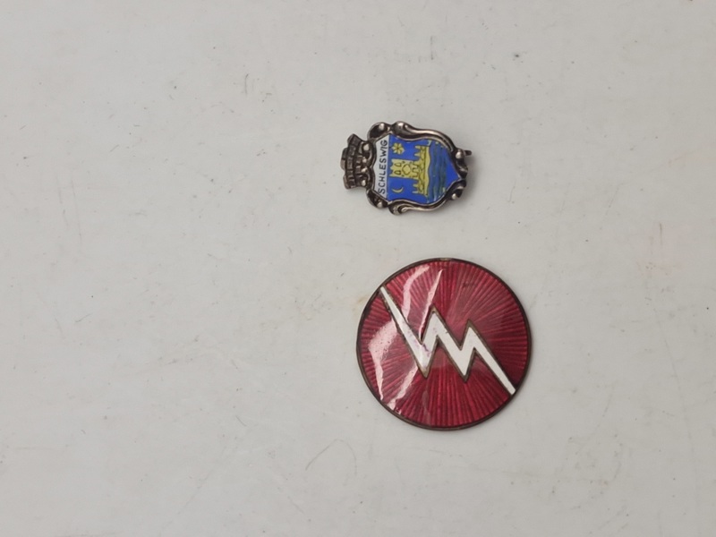 Diverse pins - bla fra olie selskab 