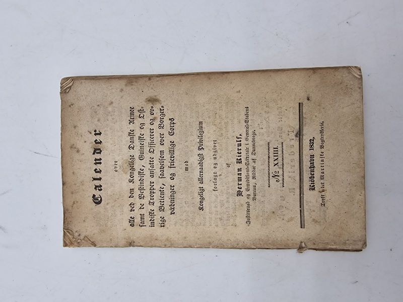 Calenderover
alle ved den Kongelige Danske Armee samt de Vestindiske, Guineiske og Ost indiske Tropper ansatte Officerer og øv rige Betiente, saavelsom over Borger- våbninger og fricvillige Corps 1832