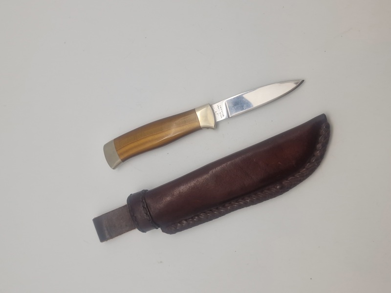Dansk håndlavet kniv med greb af Tigerøje. Ekstremt veludført