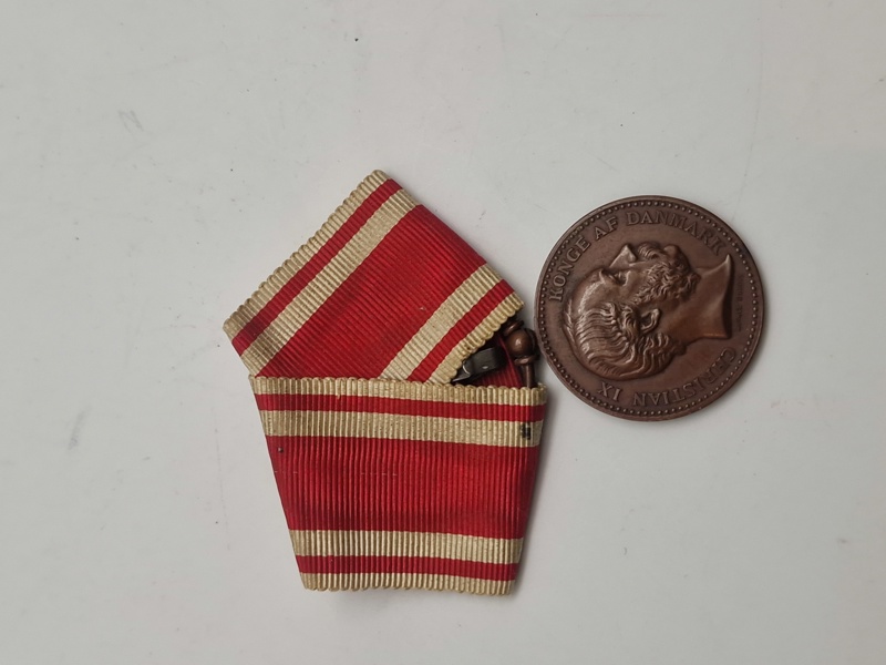 Original 1864 krigsdeltager medalje med krydsbånd