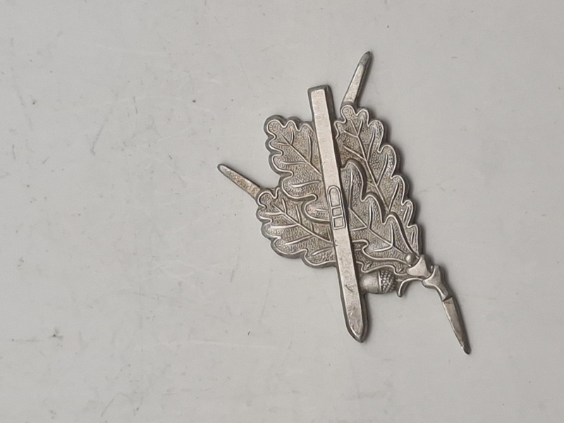 Originalt Wehrmacht metal Ski Jäger Cap Badge