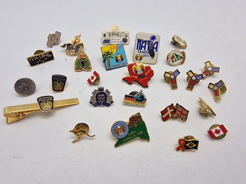Samling diverse pins 
