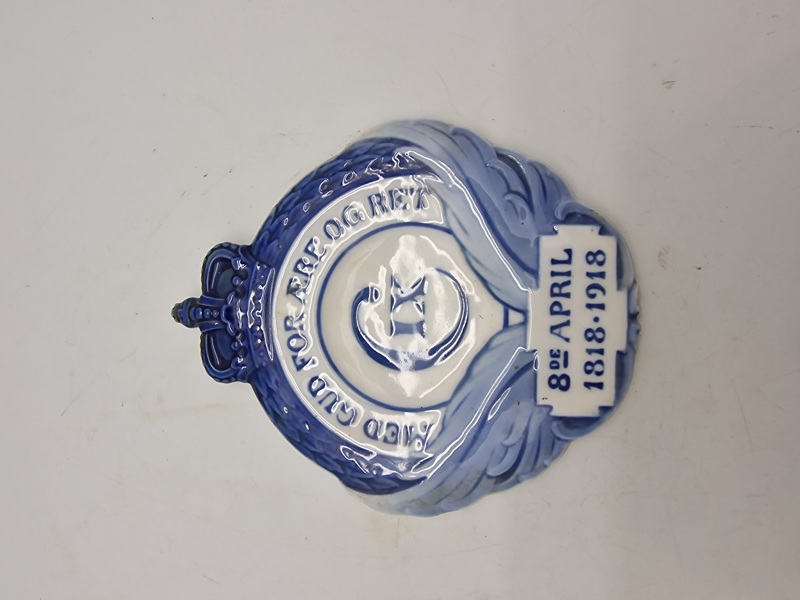 Original Royal Copenhagen mindeplatte udgivet i anledning af 100-årsdagen for Kong Christian IX's fødsel i 1818. 