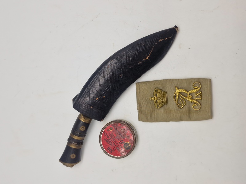 Khukri kniv, rang og æske til patroner 
