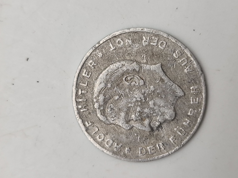 Sjælden original valgtoken eller propagandamønt fra det tyske valg den 14. september 1930.
Teksten på mønten lyder "WÄHLT AM 14 SEPTEMBER 1930 LISTE 9",