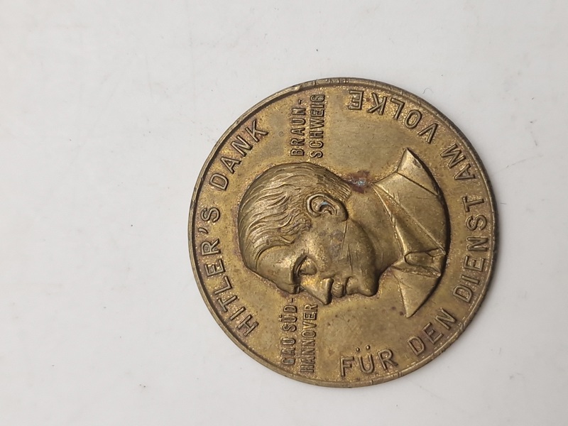 Original Hitler's Dank – Für den Dienst am Volke" medalje, som blev givet til frivillige i den første Vinterhjælpskampagne i Syd Hannover i 1933-34.