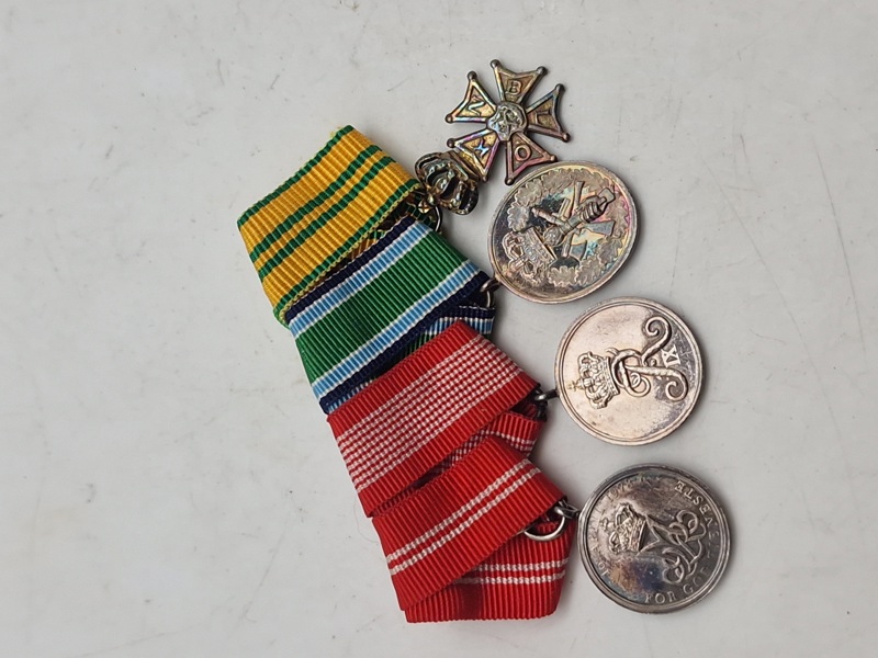 Original dansk ordensspange, med flere medaljer af sterlingsølv
