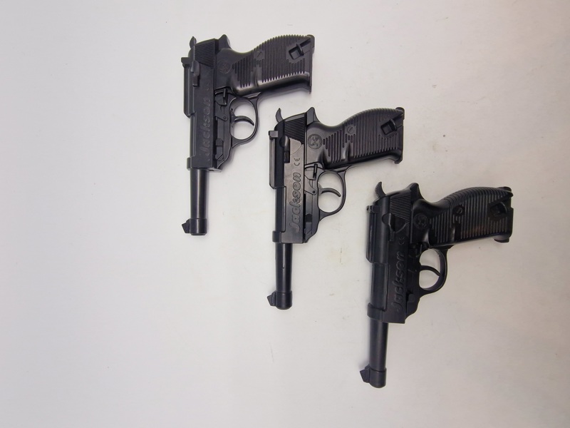 Samling Jackson legetøjspistoler som P38’ere